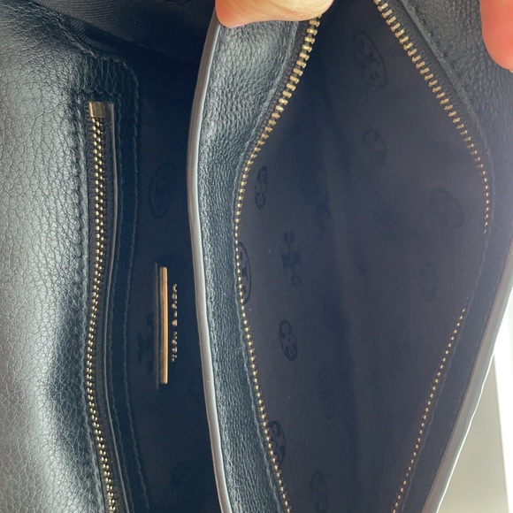 Tory Burch cross body bag. - Picture 5 of 5